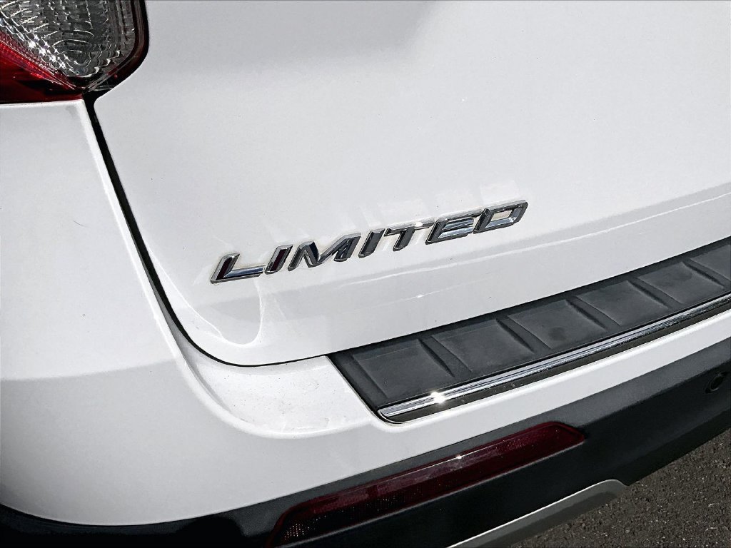 Used 2022 White Ford Limited image 27