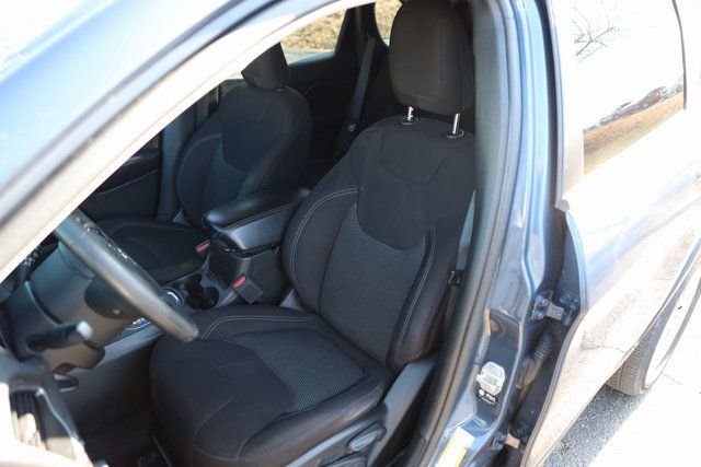 Used 2021 Slate Blue Pearlcoat Jeep Latitude image 9