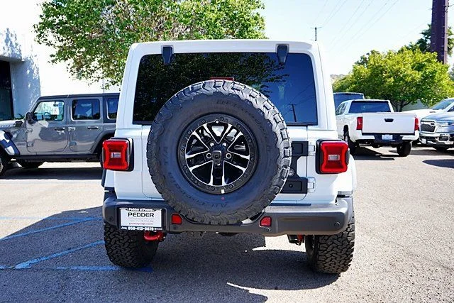 New 2026 Bright White Clear-Coat Exterior Paint Jeep Rubicon X image 10