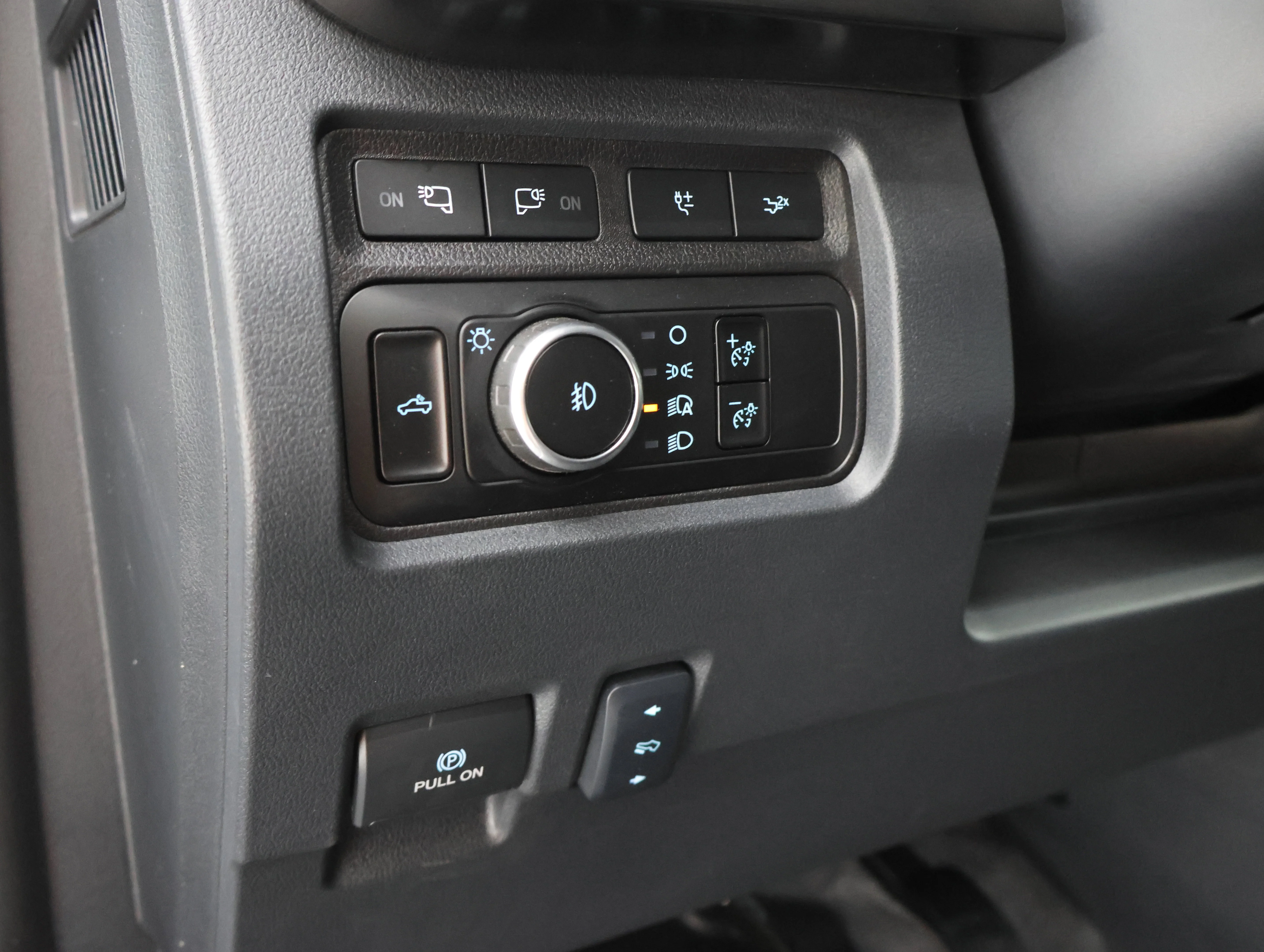 Used 2024 Oxford White Ford Lariat image 47