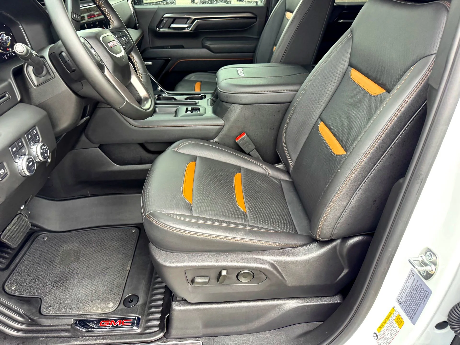 Used 2025 Summit White GMC AT4 image 12