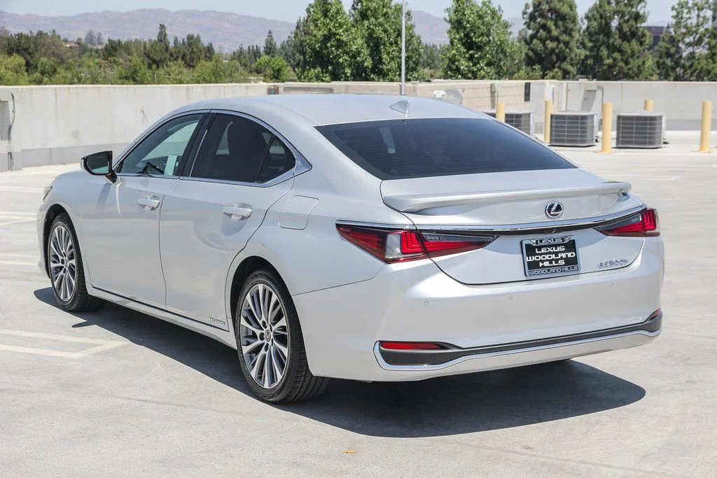 Used 2020 Silver Lexus 300h image 6