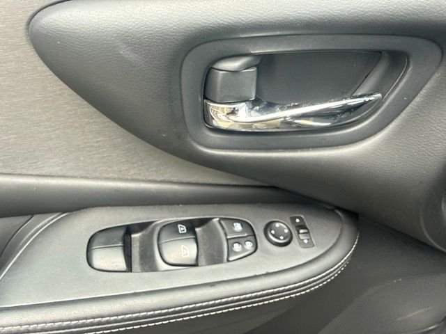 Used 2019 Gray Nissan S image 10