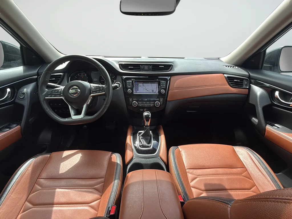 Used 2017 Silver Nissan SL image 8