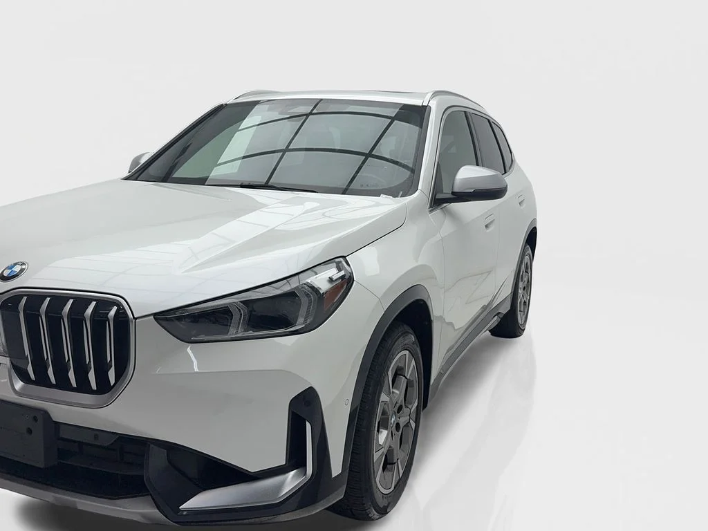 Used 2024 White BMW xDrive28i image 4