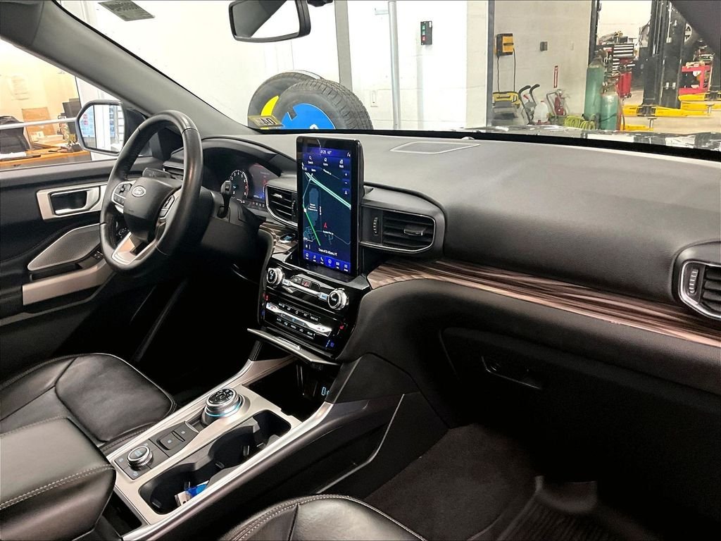 Used 2023 Black Metallic Ford Limited image 14