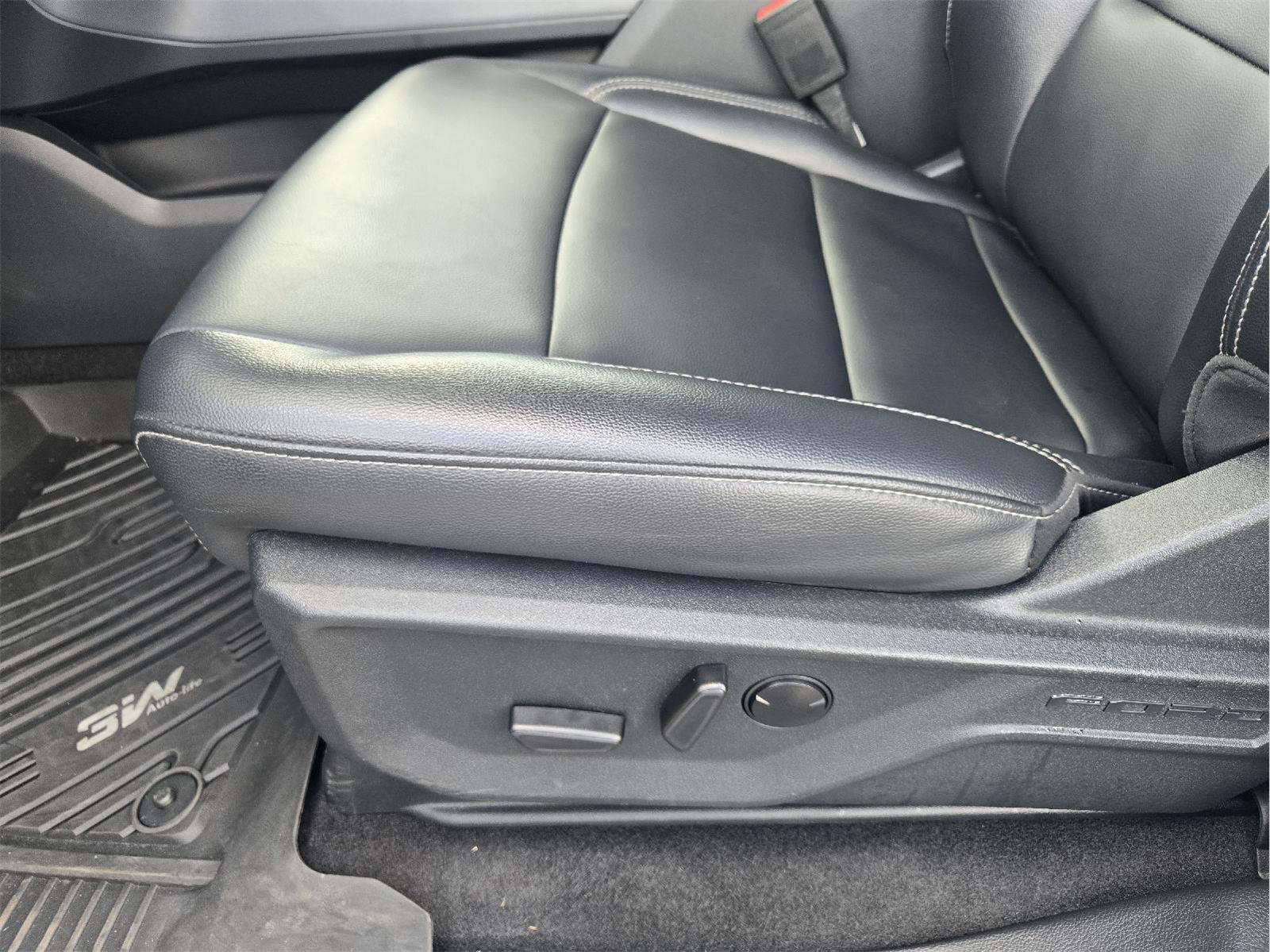Used 2025 Oxford White Ford XLT image 23