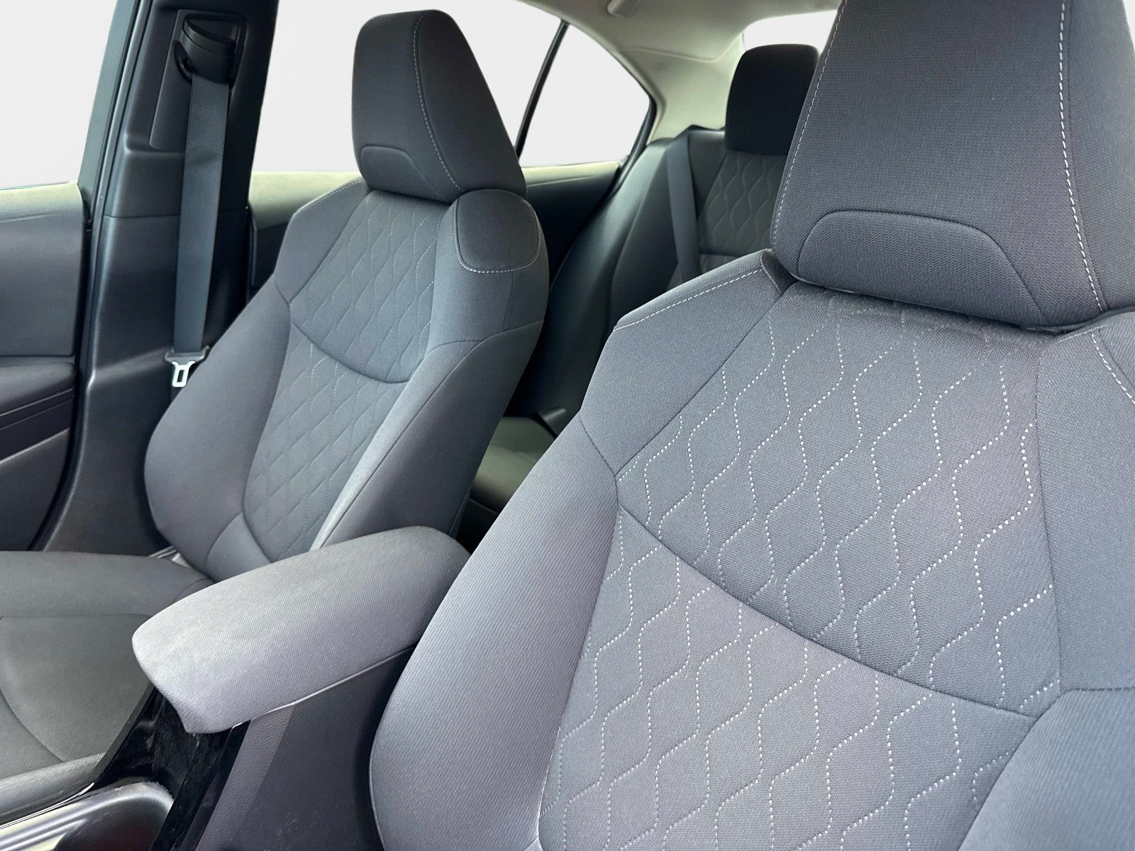Used 2020 Classic Silver Metallic Toyota LE image 19