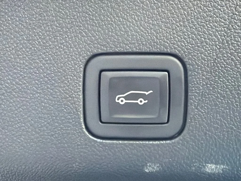 Used 2024 Beige Chevrolet High Country image 19