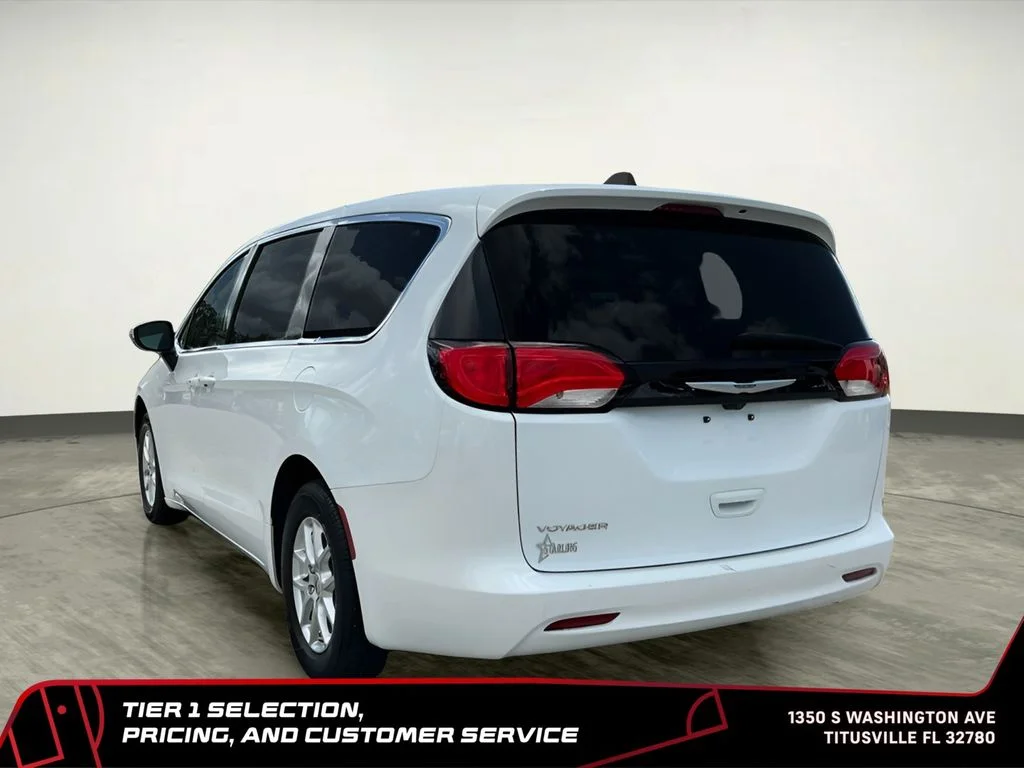 Used 2023 White Chrysler LX image 4