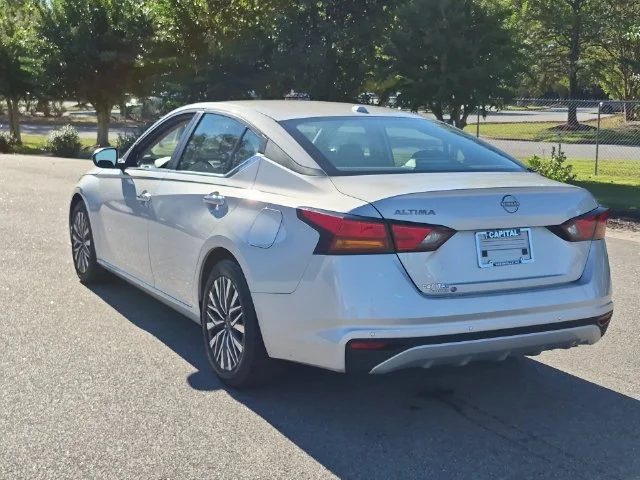 Used 2025 Silver Nissan 2.5 SV image 5