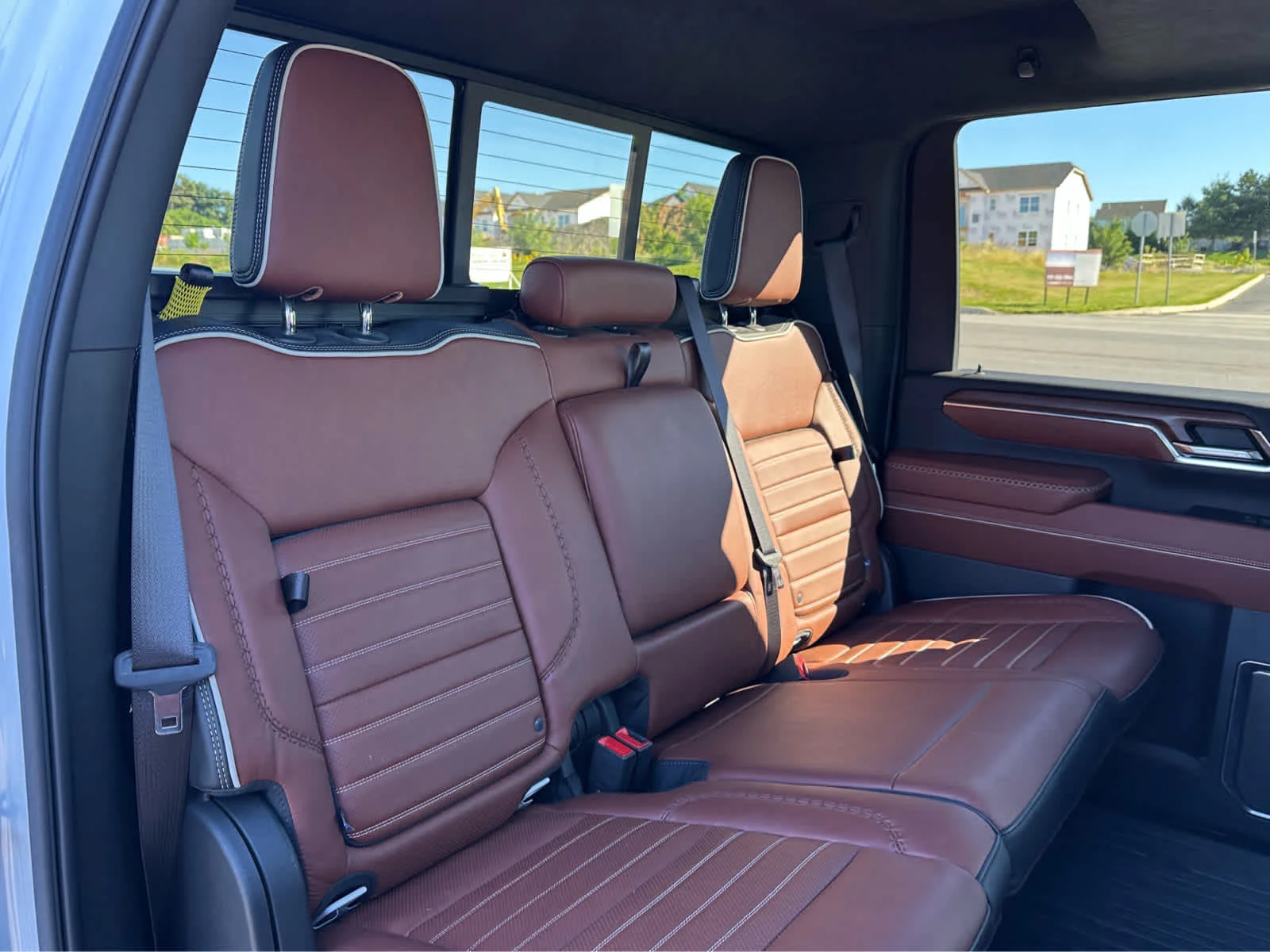Used 2024 White Frost Tricoat GMC Denali Ultimate image 21