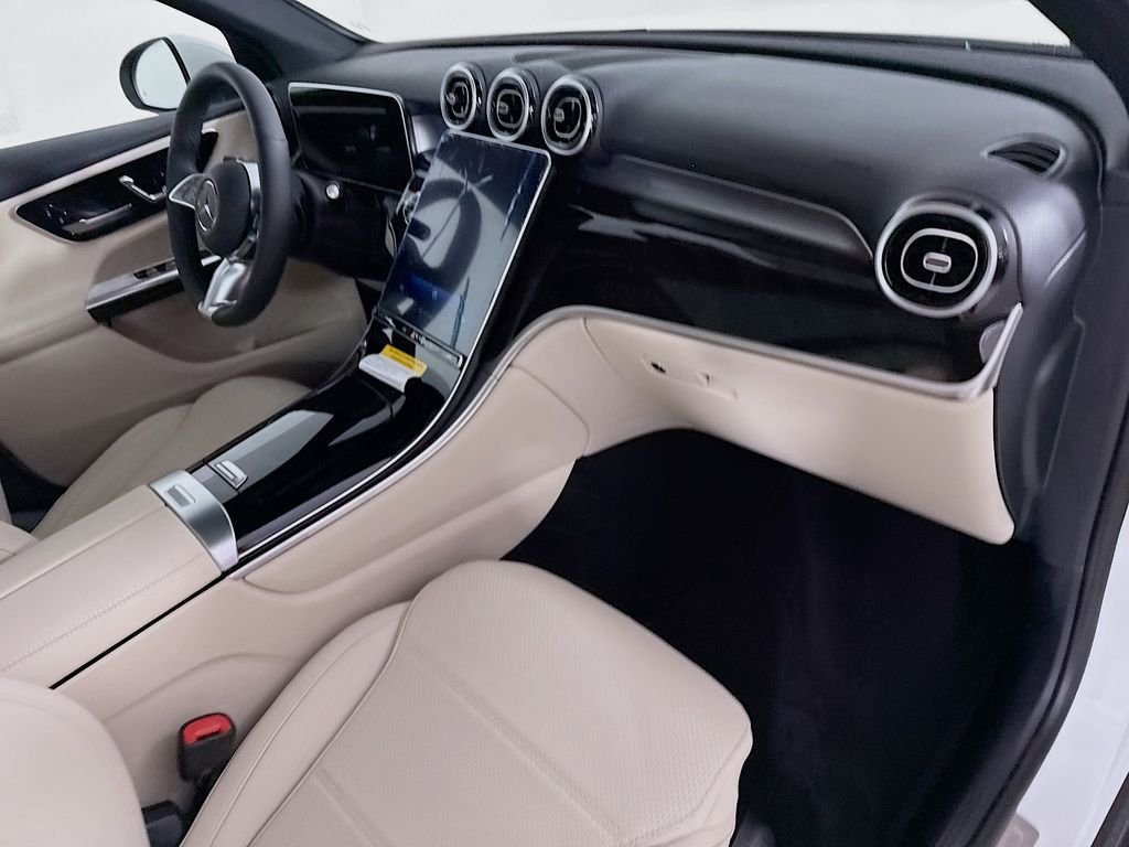 New 2026 Polar White Mercedes-Benz GLC 300 image 29