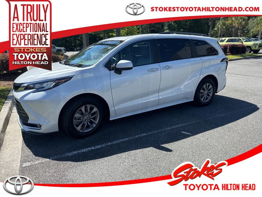2023 Toyota Sienna XLE 7-Passenger Hybrid FWD's photo