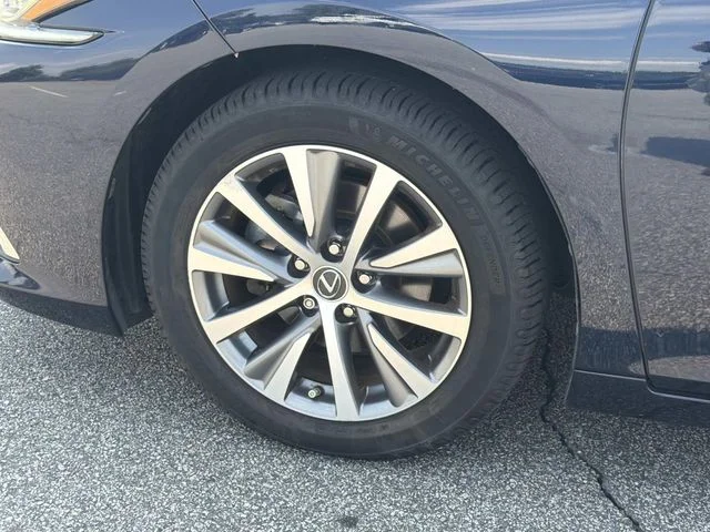 Used 2021  Lexus 350 image 29