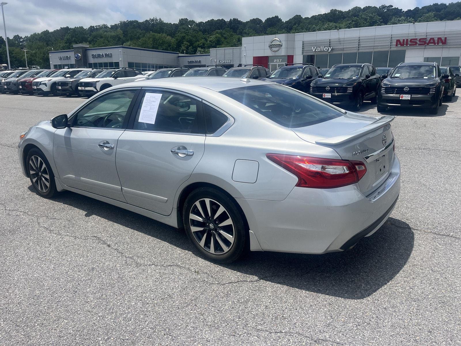 Used 2017 Brilliant Silver Nissan 2.5 SV image 5