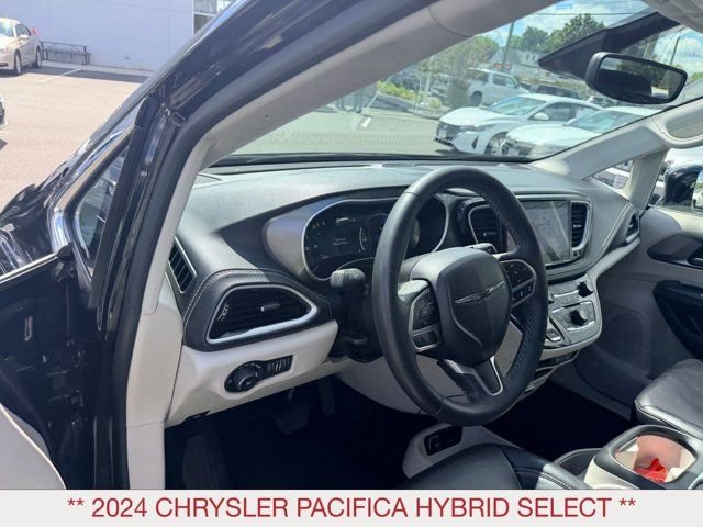 Used 2024 Black Chrysler Select image 13