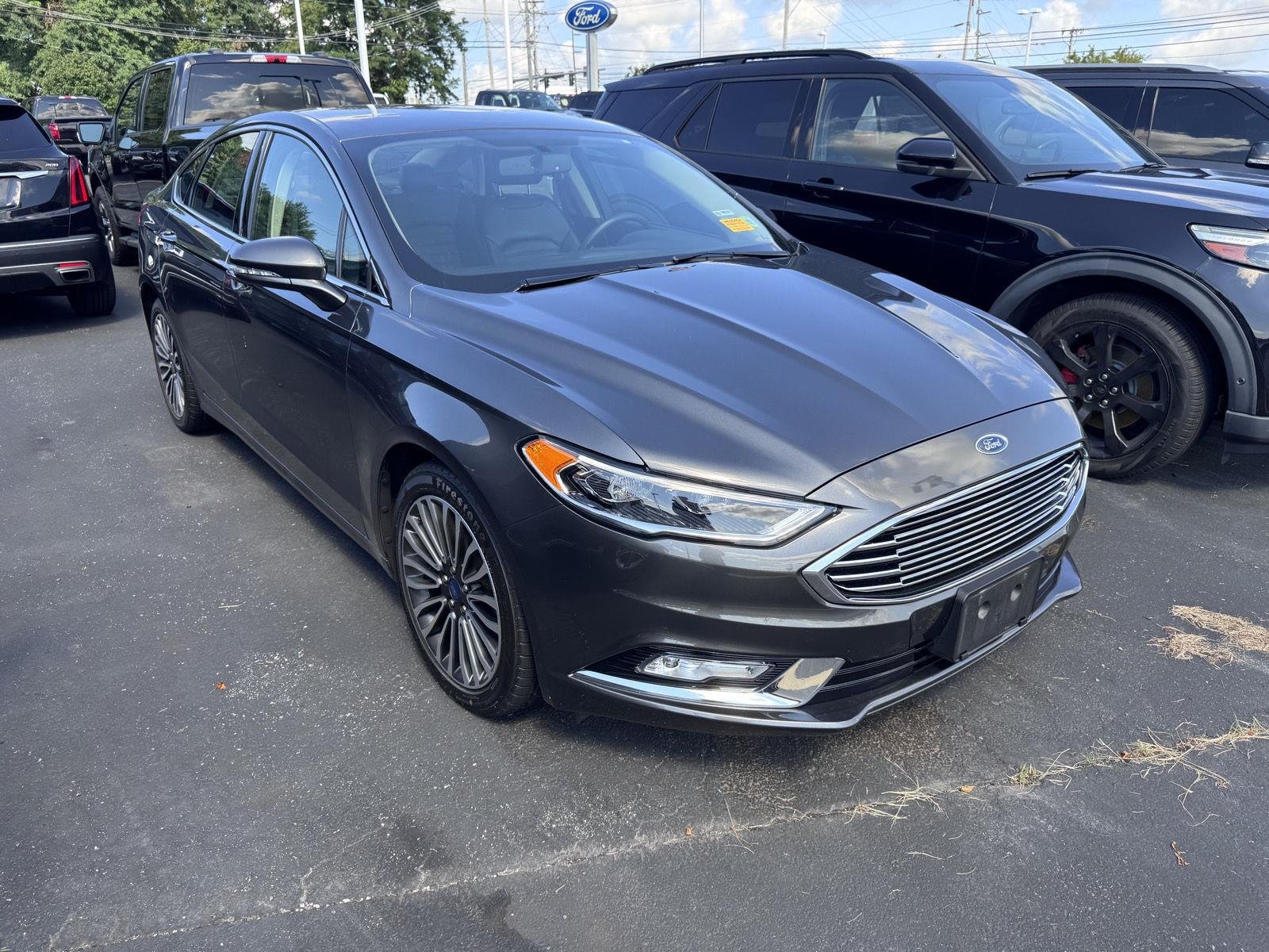 Used 2017 Magnetic Ford SE image 3