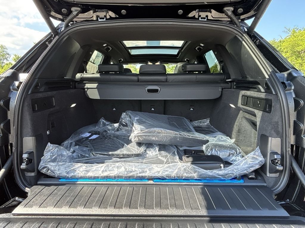 New 2026 Black Sapphire Metallic BMW xDrive50e image 21