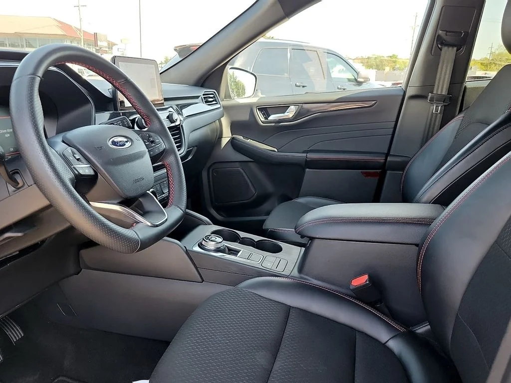 Used 2025 Black Metallic Ford ST-Line image 13