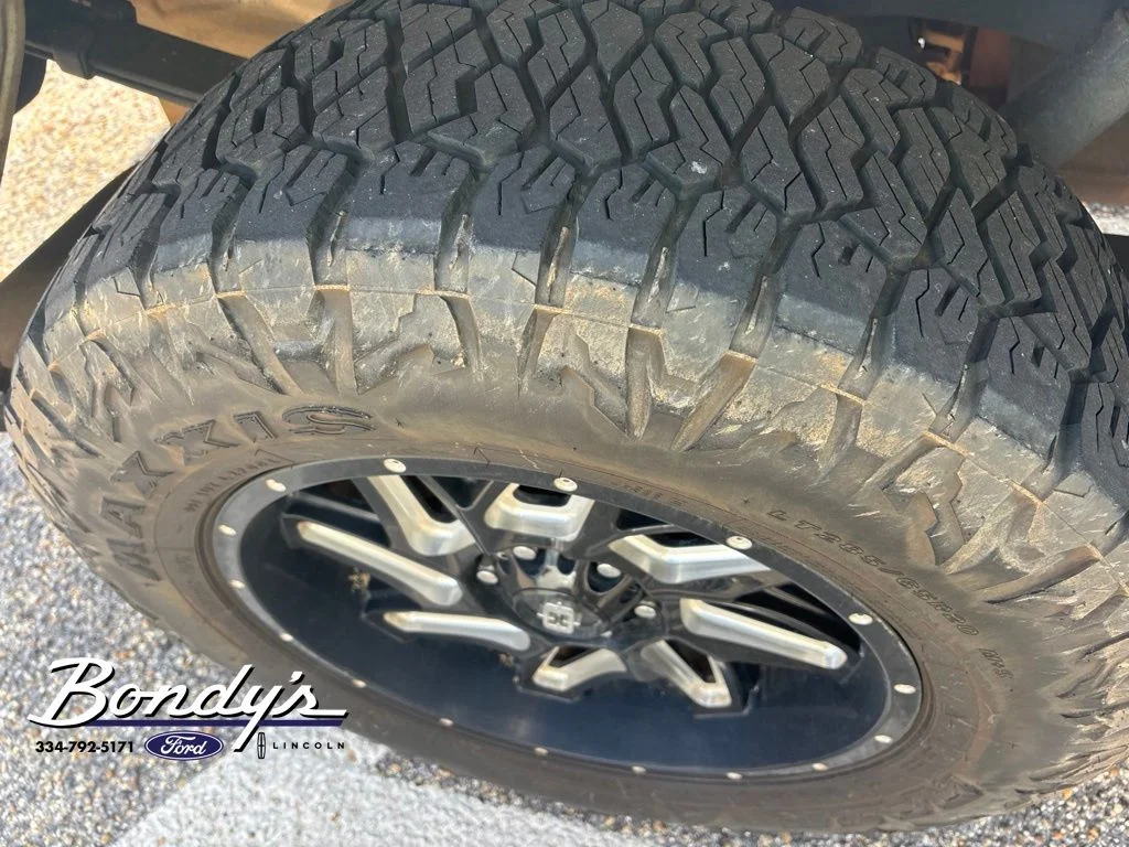 Used 2017 Oxford White Ford XL image 3
