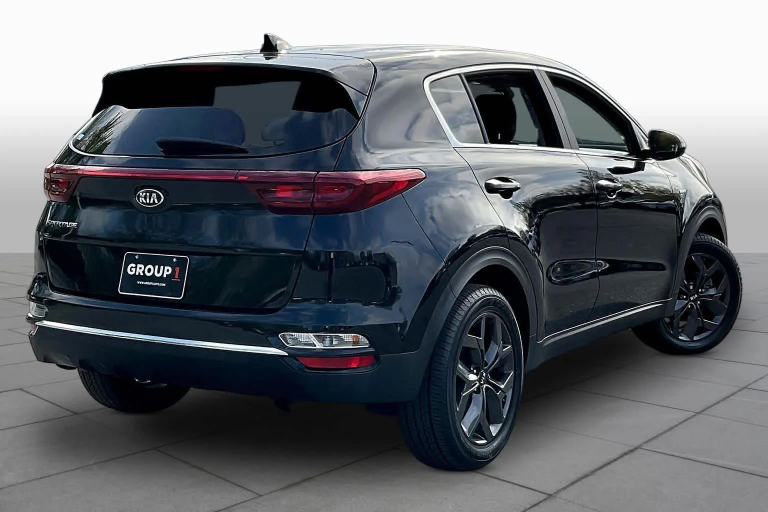 Used 2022 Black Cherry Kia LX image 23