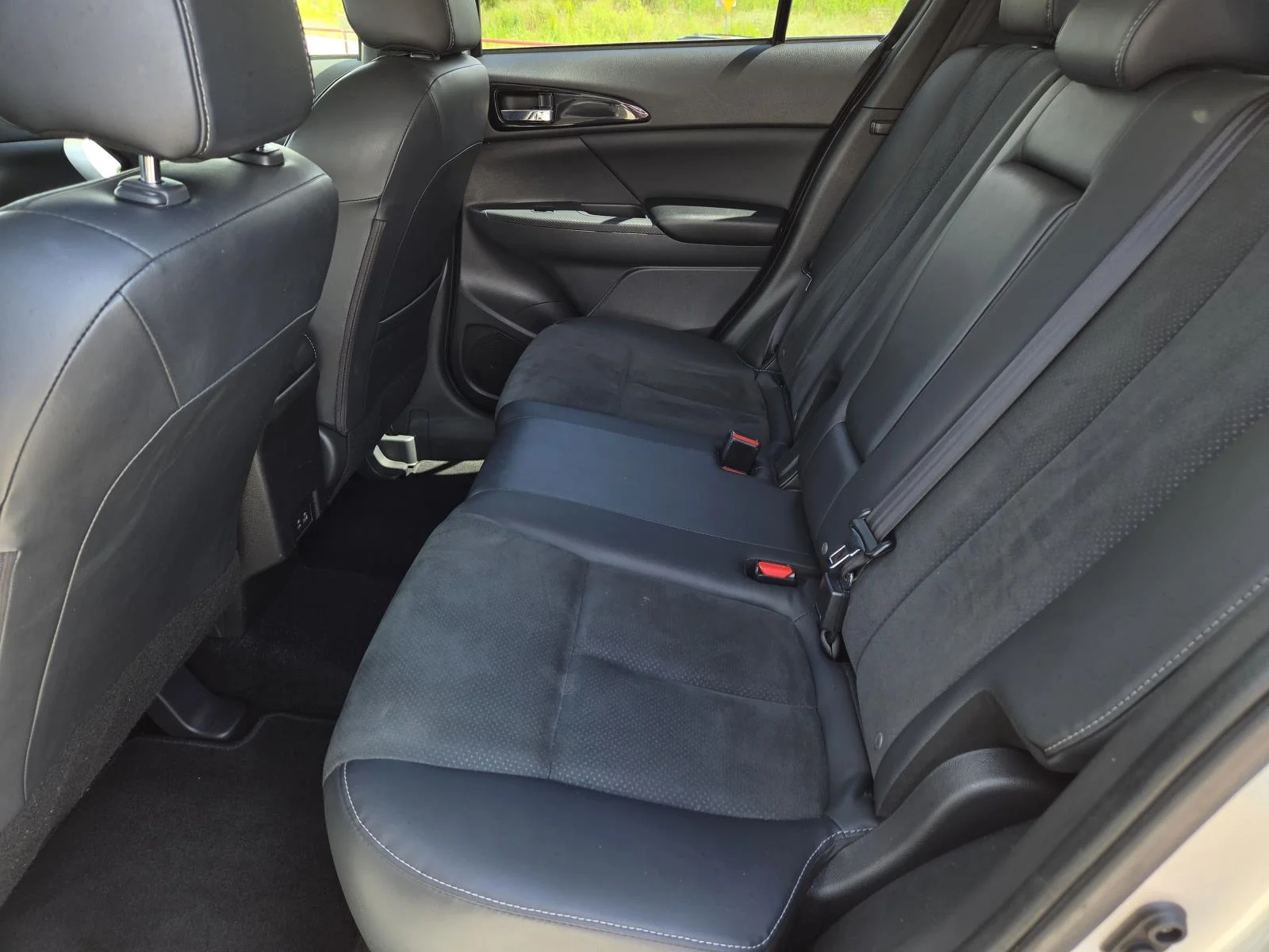 Used 2025 Alloy Silver Metallic Mitsubishi SE S-AWC image 30