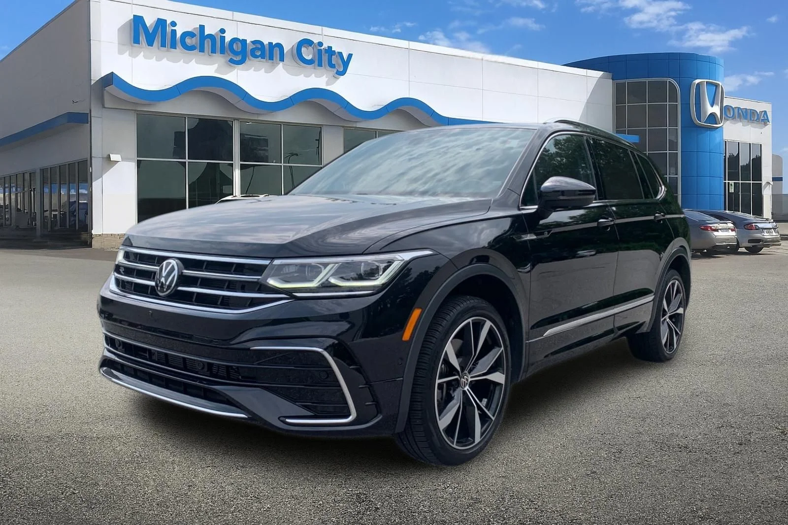 Used 2023 Black Volkswagen 2.0T SEL R-Line image 1