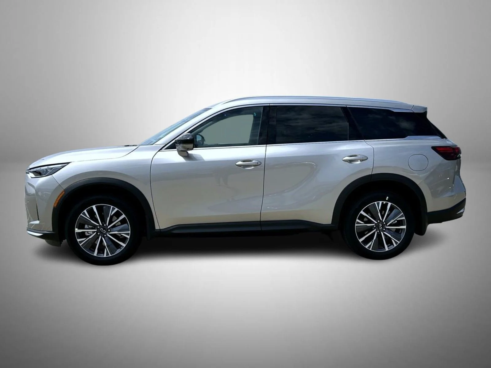 New 2027 Silver INFINITI LUXE image 8