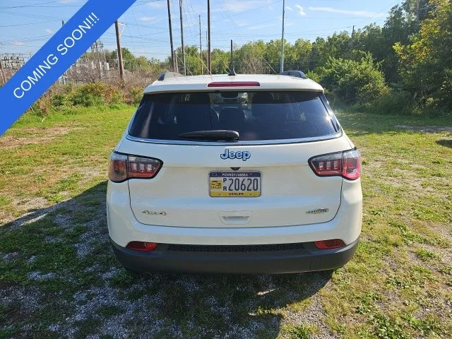 Used 2017 White Jeep Latitude image 4