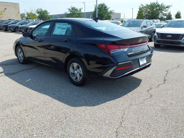 New 2026 Abyss Black Hyundai SE image 8