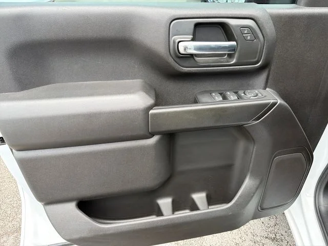 Used 2025 White Chevrolet Custom image 15