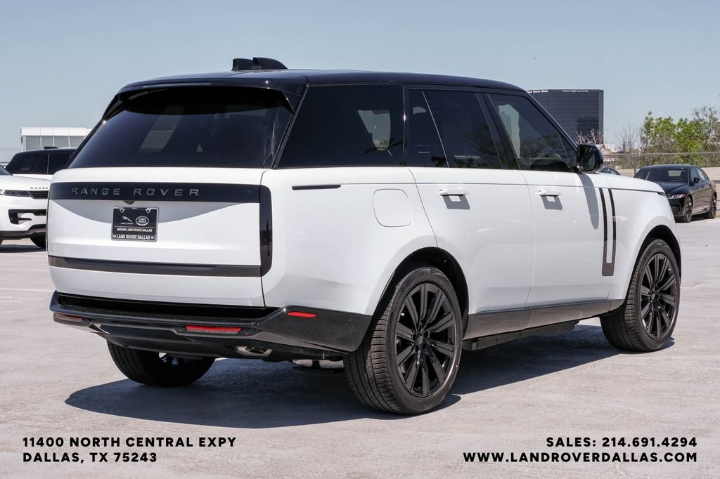New 2026 Fuji White Land Rover SE image 8