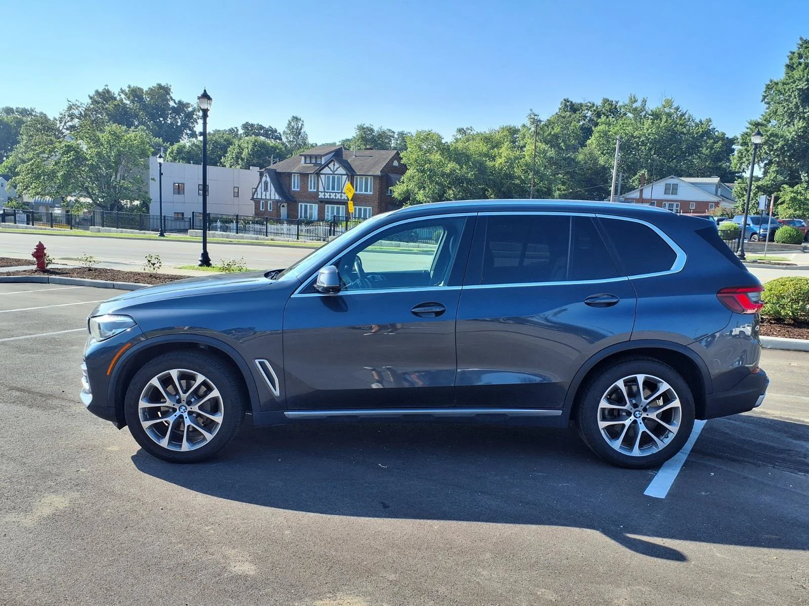 Used 2019 Arctic Gray Metallic BMW xDrive40i image 29