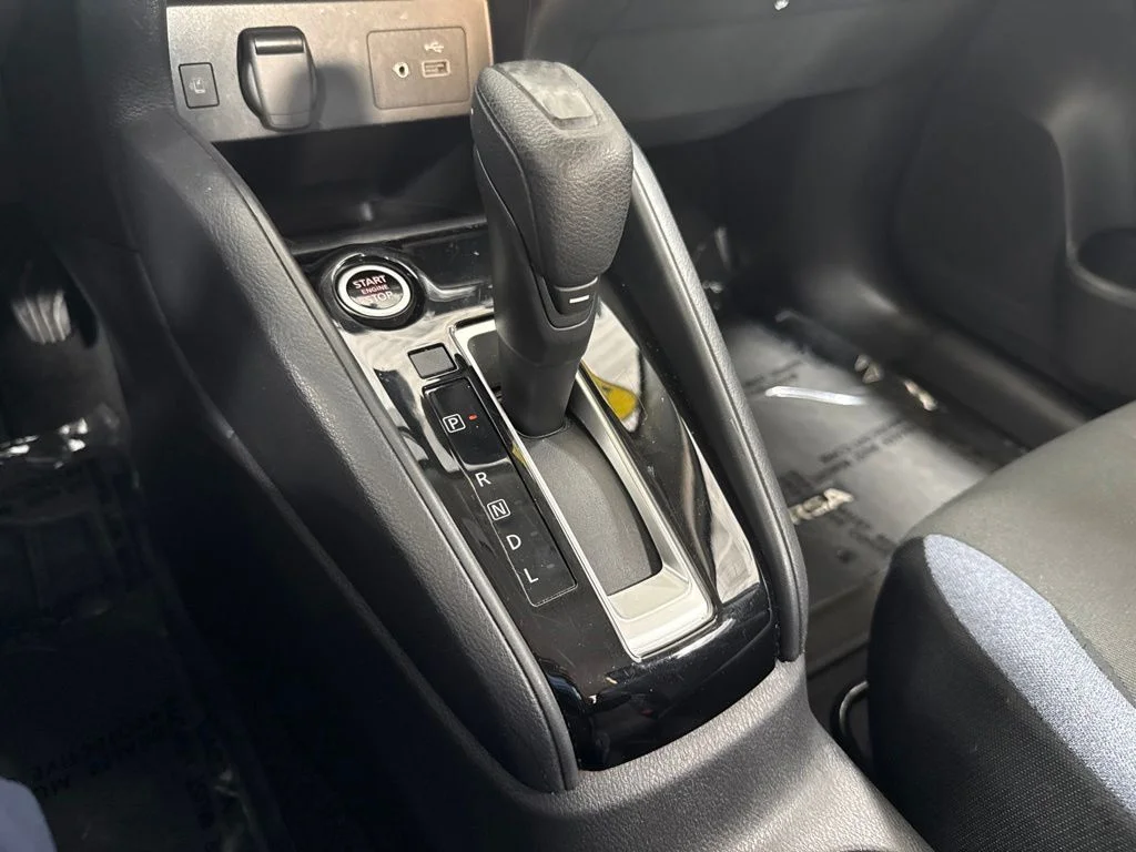 Used 2025 Silver Nissan 1.6 SV image 24