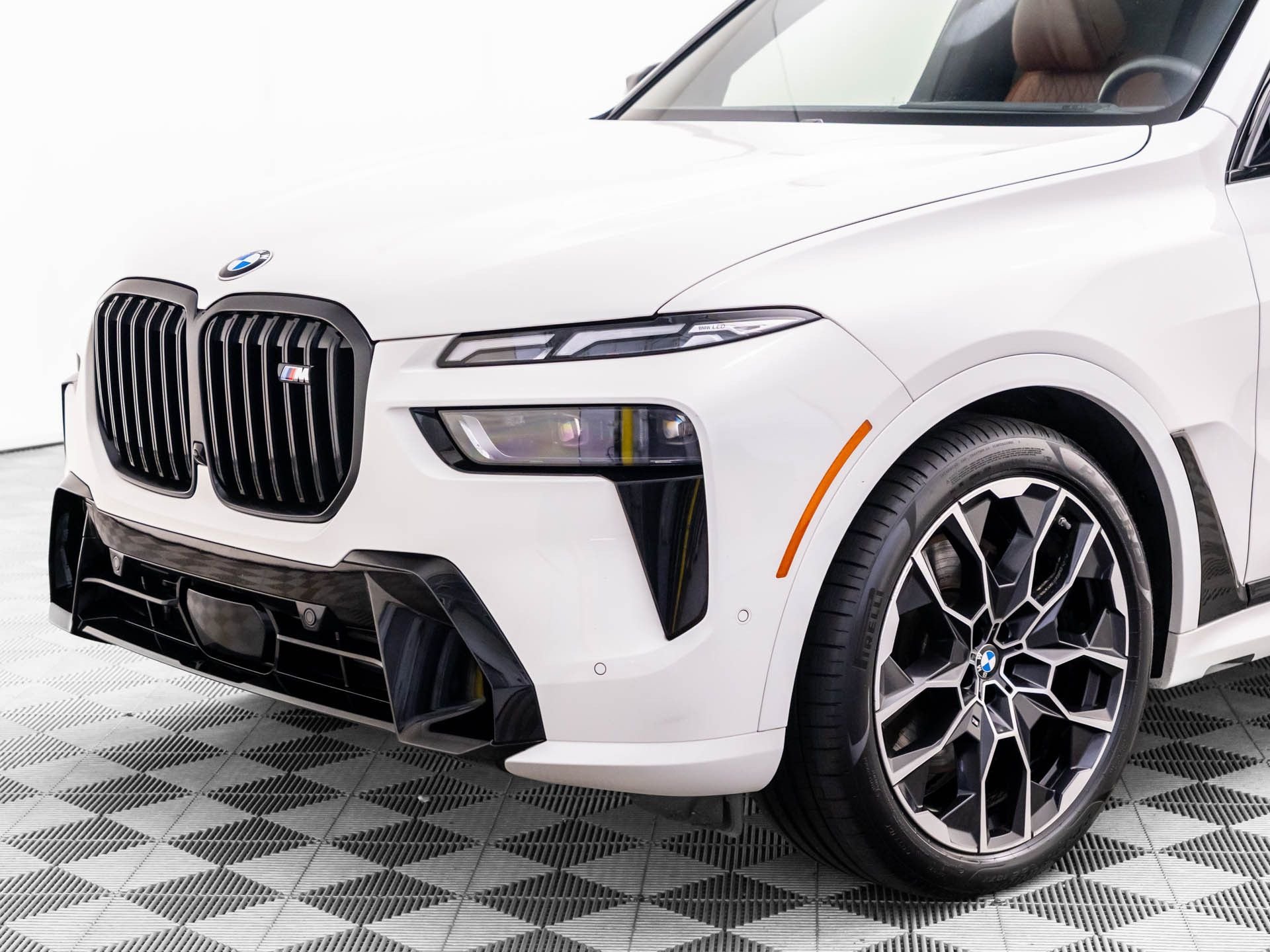 Certified Used 2026 Alpine White BMW M60i image 38