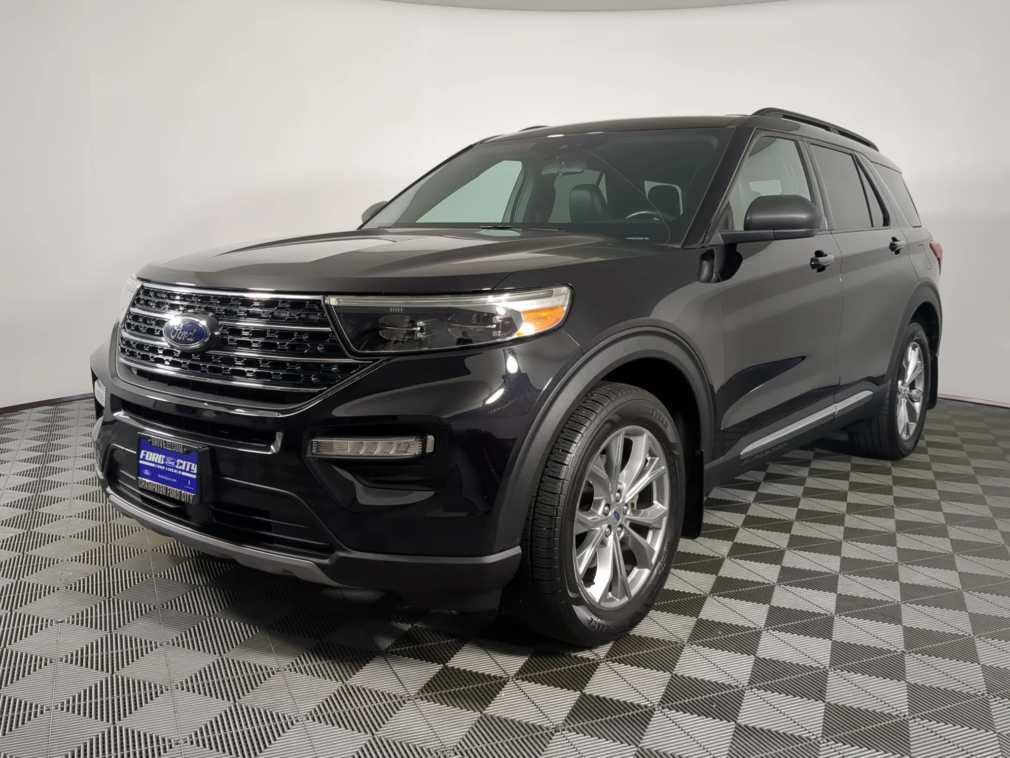 Used 2020 Agate Black Metallic Ford XLT image 4