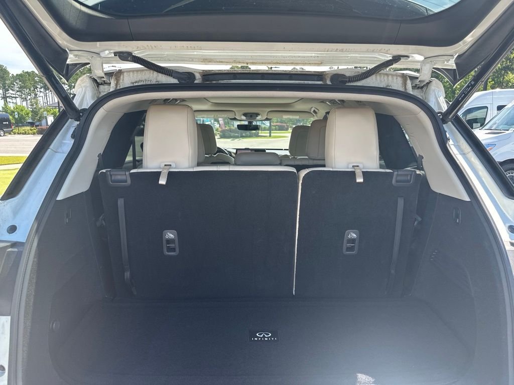 Used 2023 White INFINITI LUXE image 7