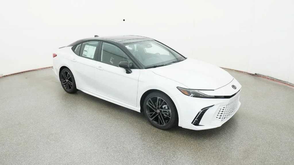 New 2026 Wind Chill Pearl with Midnight Black Metallic roof Toyota XSE image 13