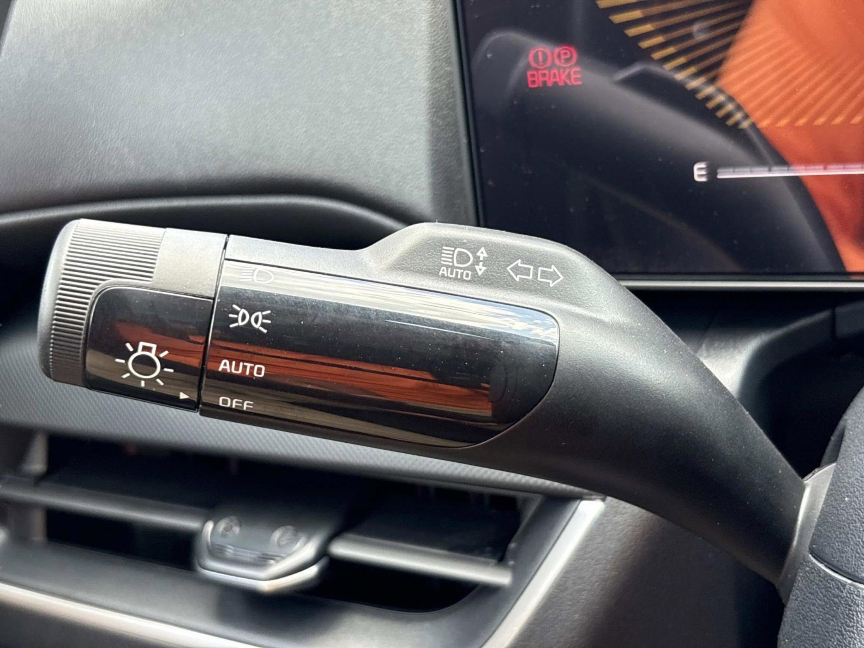 New 2026 Snow White Pearl Kia LX image 20