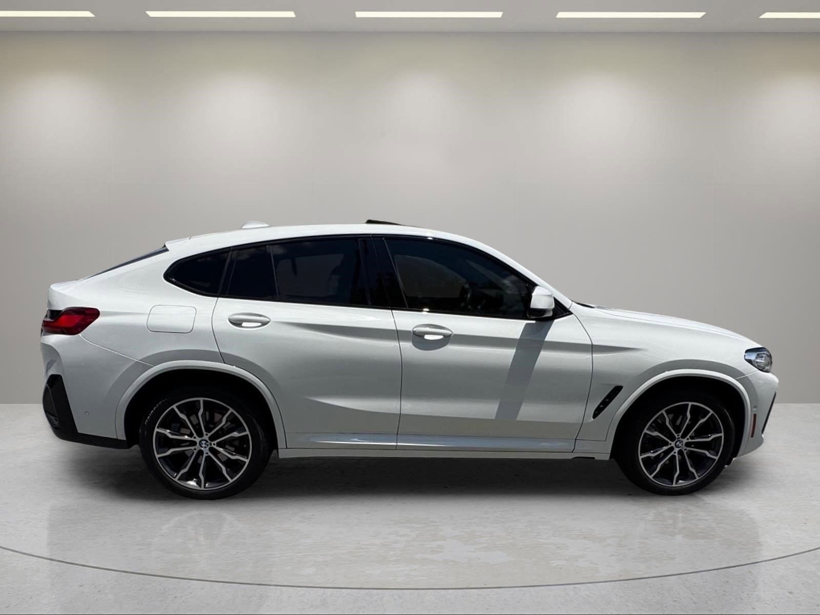 Used 2022 Alpine White BMW xDrive30i image 6