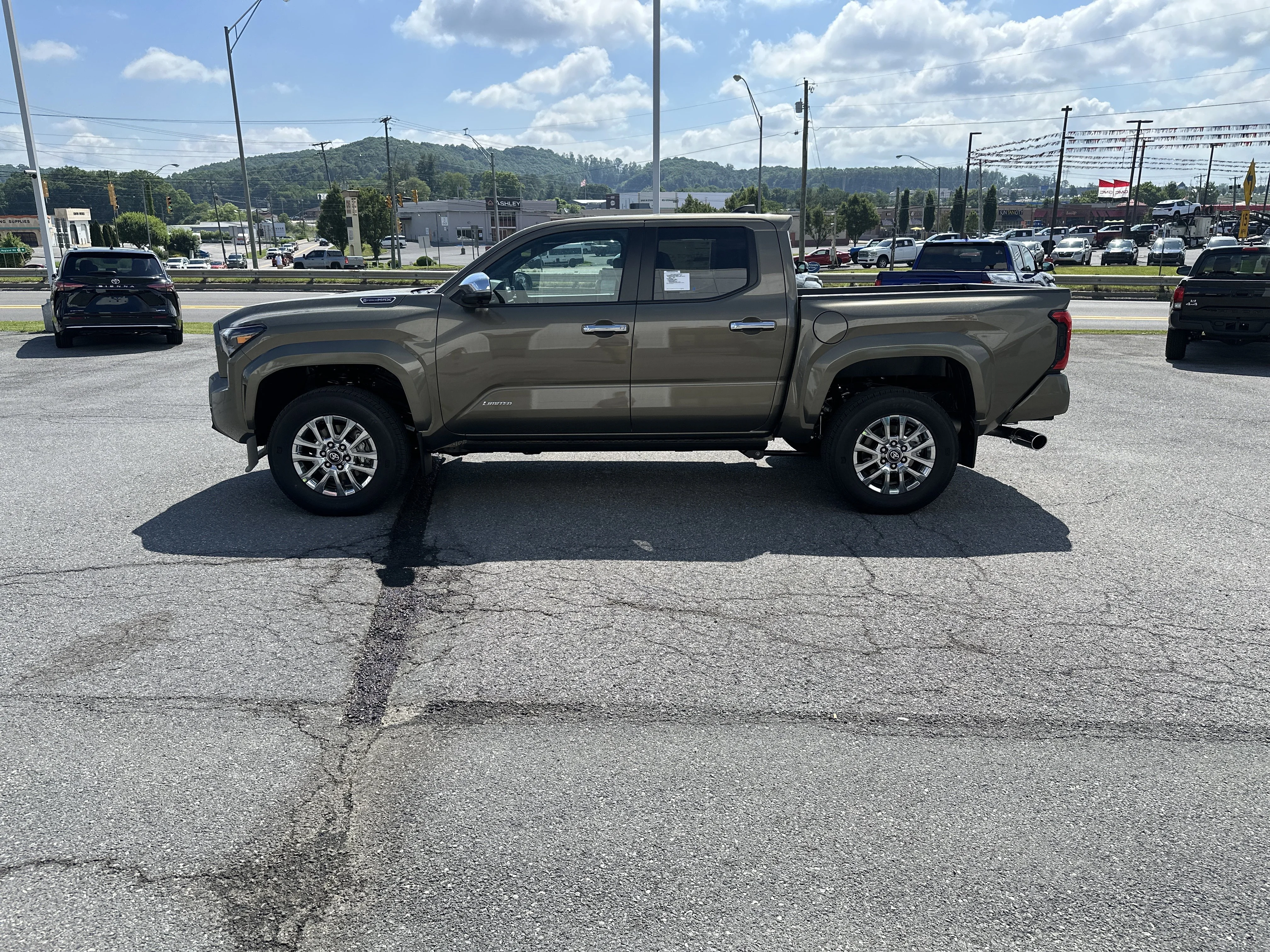 2026 Toyota Tacoma Limited - Photo 6