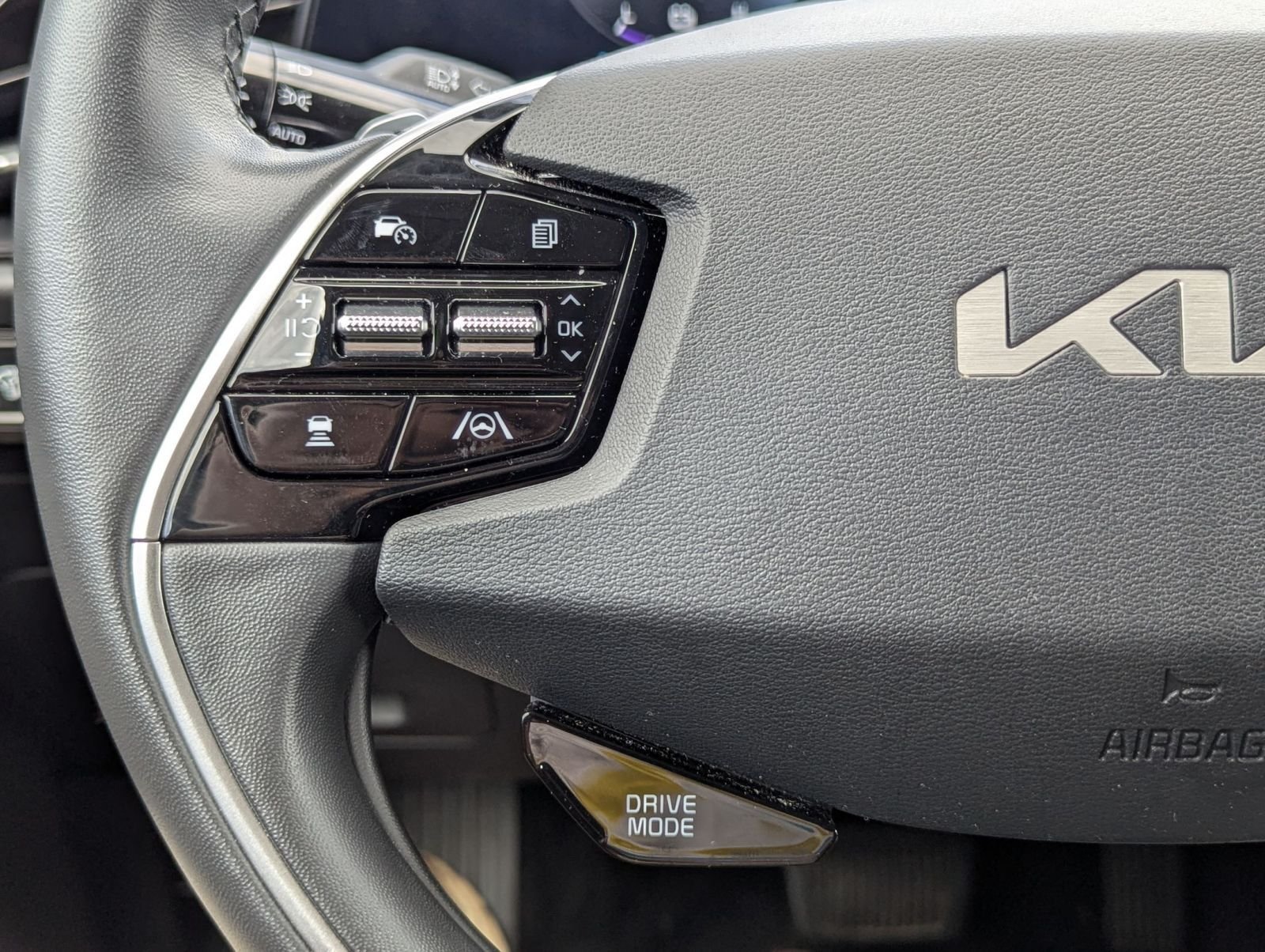 Used 2024 Gray Kia Wind image 13