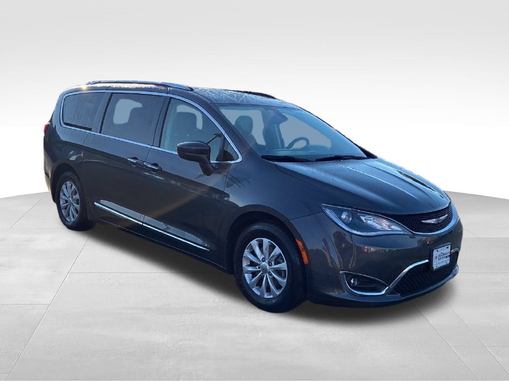 Used 2019 Gray Chrysler Touring L image 7