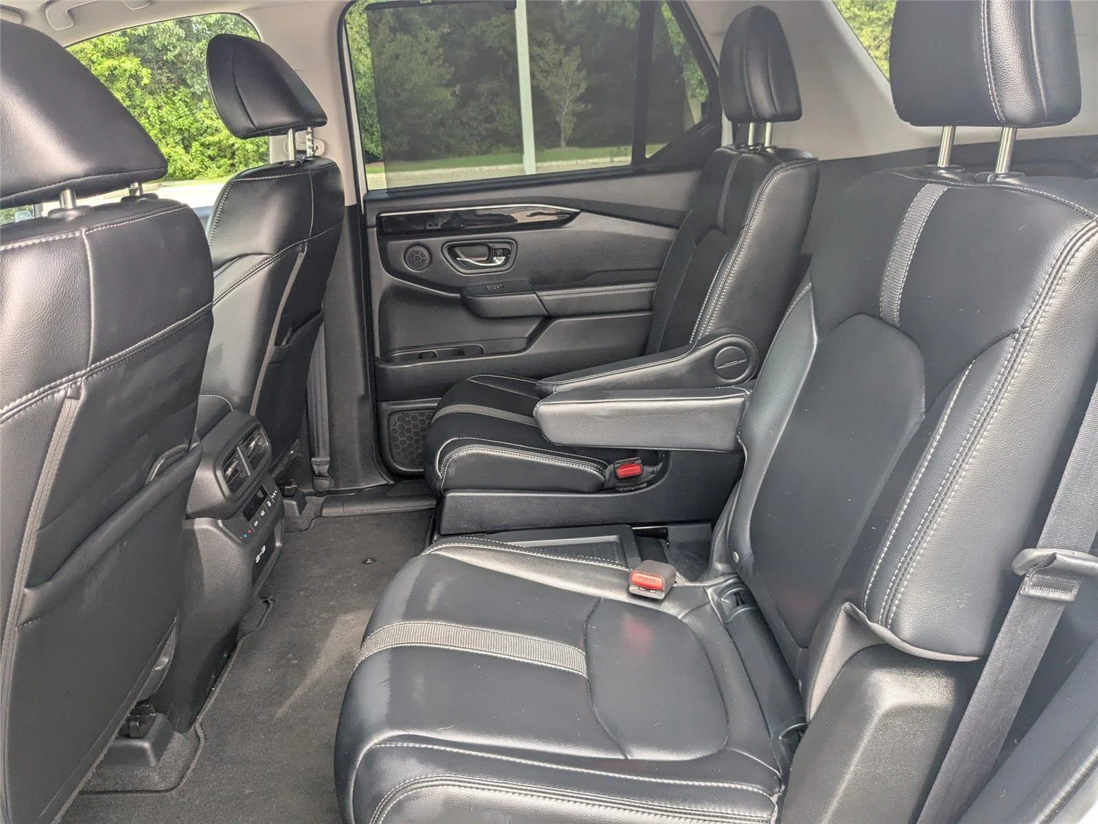 Used 2023 Platinum White Pearl Honda EX-L 7 Passenger image 13