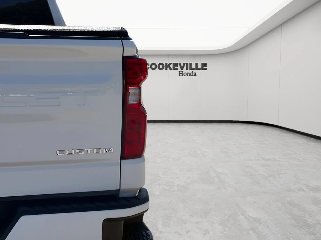 Used 2022 Summit White Chevrolet Custom image 7