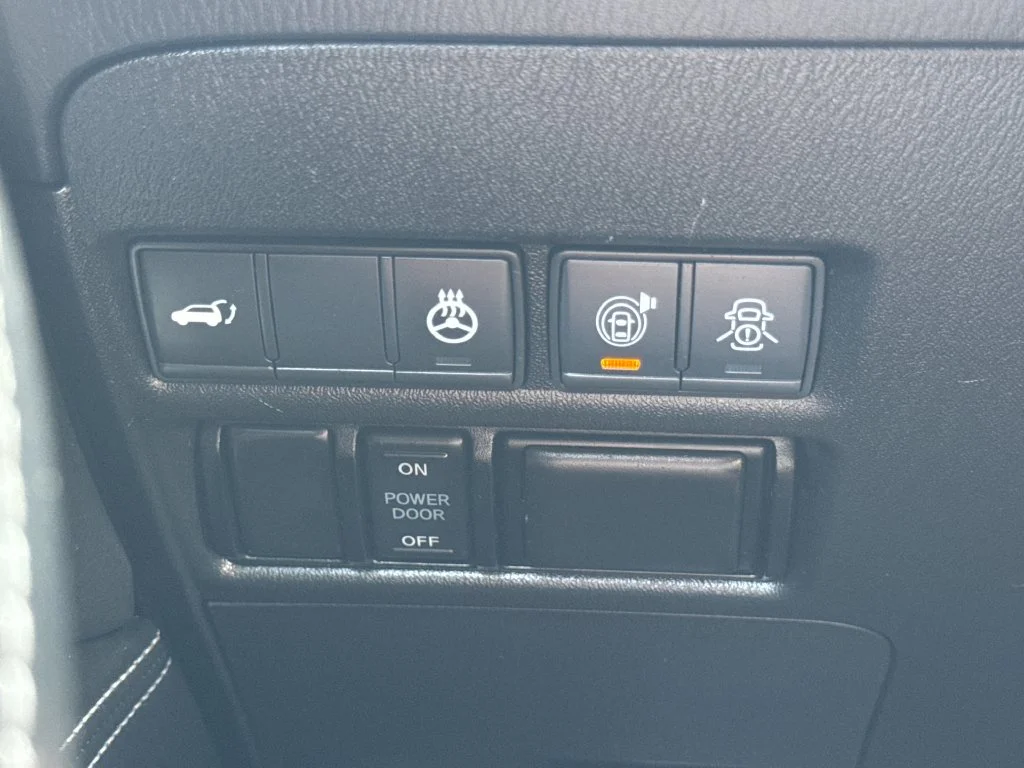 Used 2020 Gray Nissan Platinum image 37