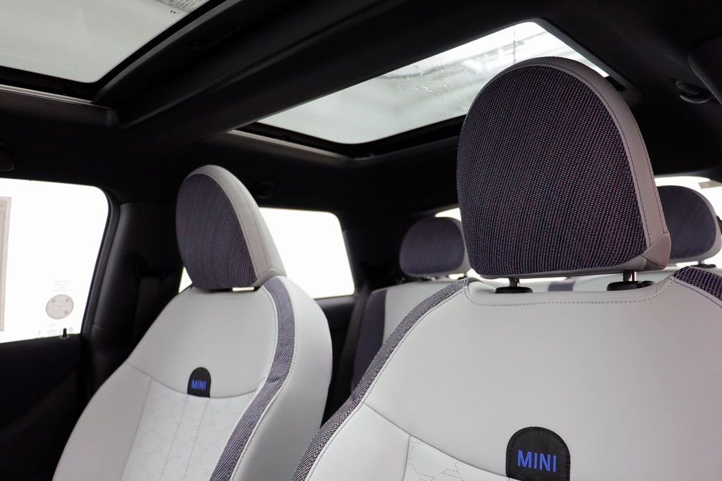 2026 MINI Hardtop 2 Door Oxford Edition - Photo 13