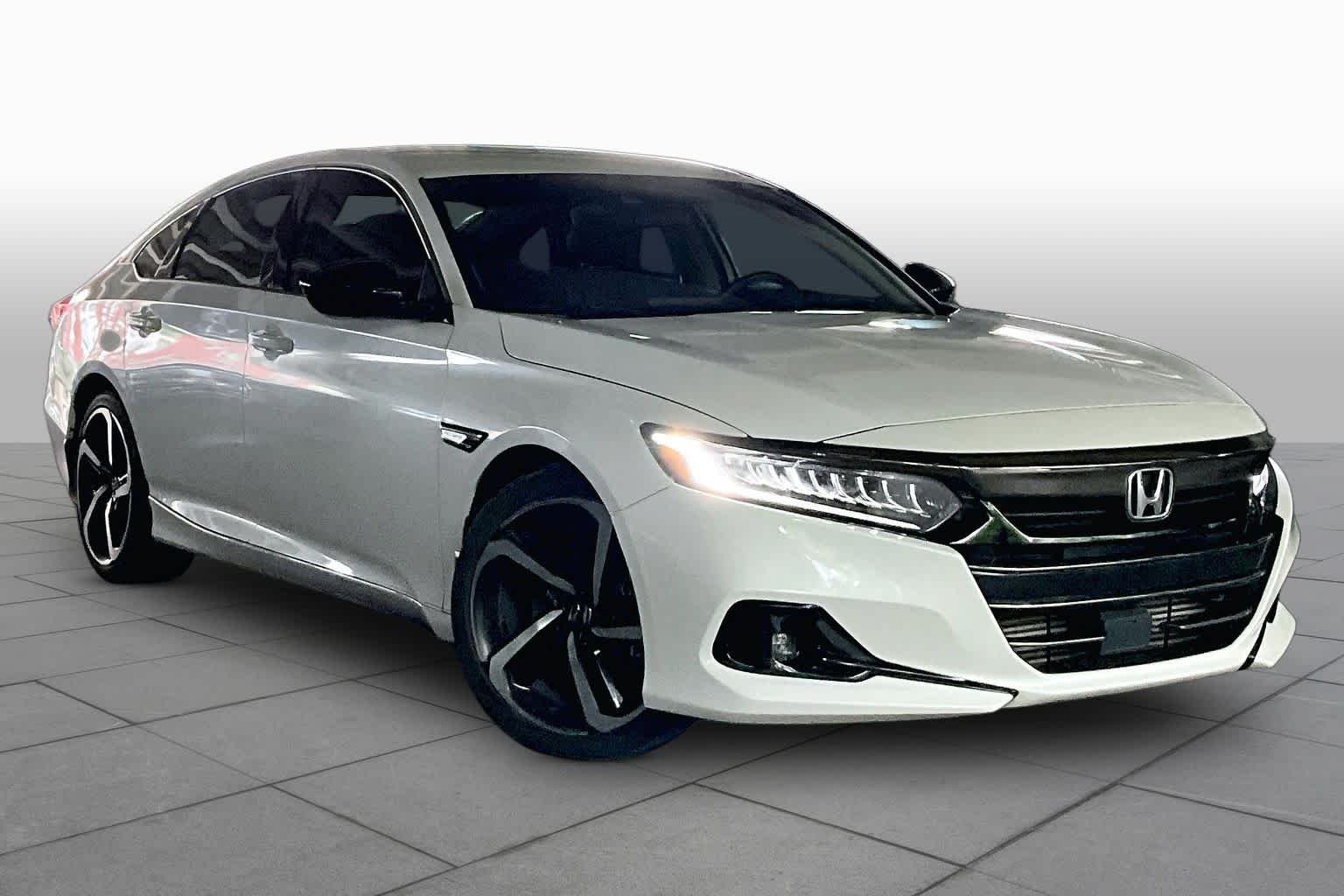 Used 2022 Platinum White Pearl Honda Sport SE image 2