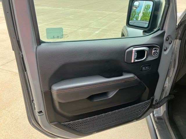 Used 2022 Sting-Gray Clearcoat Jeep Mojave image 8